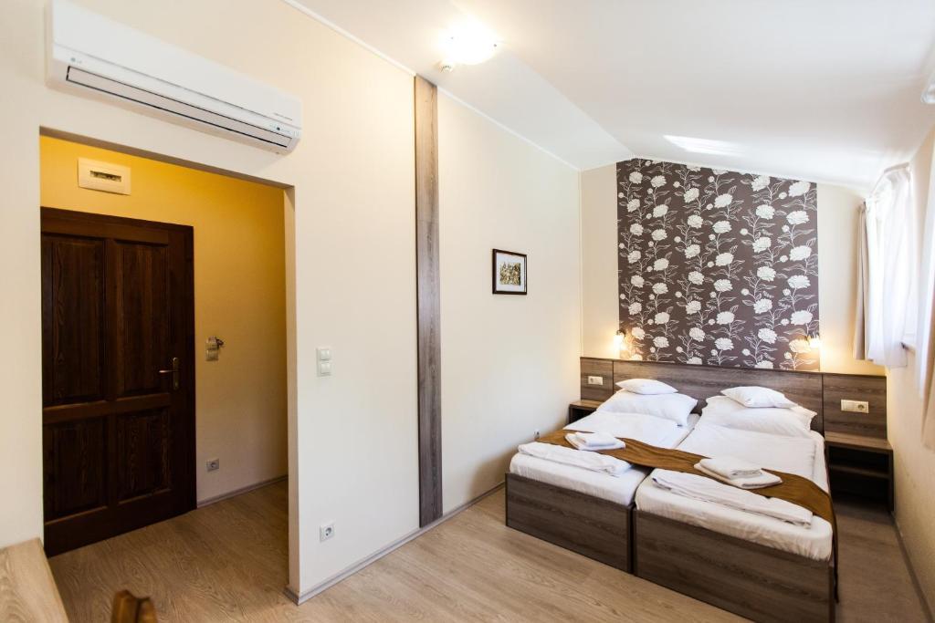 Piroska Csarda Es Panzio Bed & Breakfast Сиофок Екстериор снимка