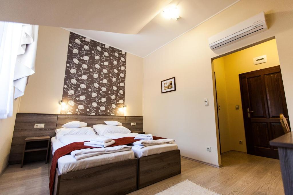Piroska Csarda Es Panzio Bed & Breakfast Сиофок Стая снимка