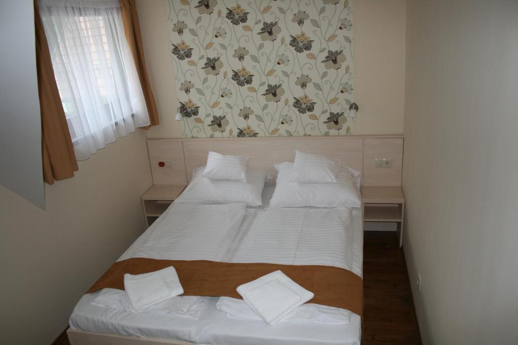 Piroska Csarda Es Panzio Bed & Breakfast Сиофок Екстериор снимка